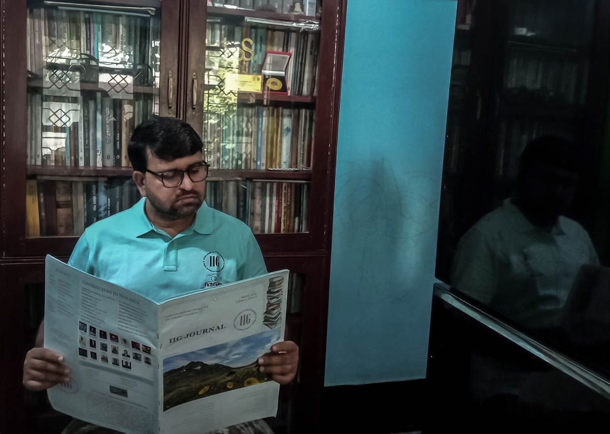 Ahmed Russell with IIG Journal & T-shirt | Jun2025