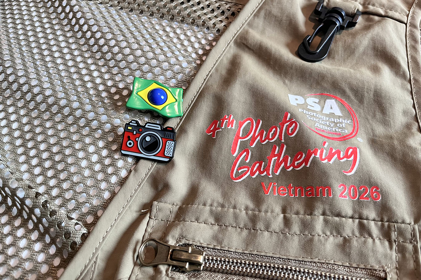 Brazilian Flag & Camera Pin from ConFoto Team